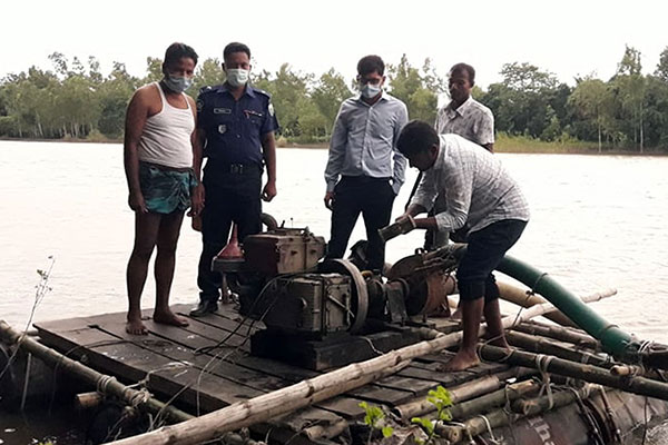 ধুনটে বালু উত্তোলনের ড্রেজার মেশিন ধ্বংস 