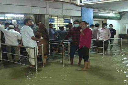 চট্টগ্রামে তলিয়ে গেছে মা ও শিশু হাসপাতালসহ নিচু এলাকা