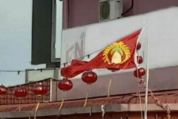 পতাকা উল্টো করে টানানোর দায়ে মালয়েশিয়ায় বাংলাদেশি গ্রেফতার