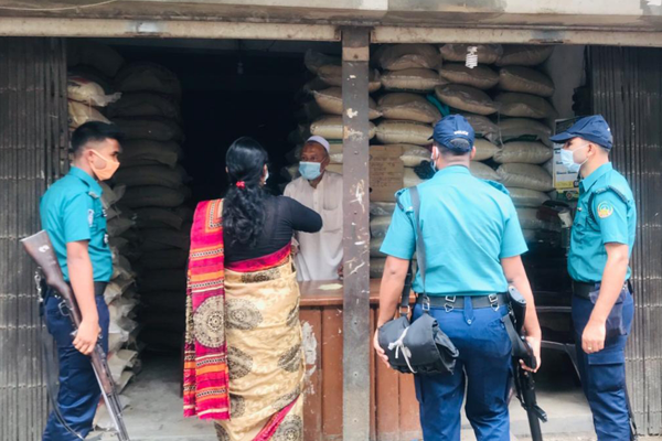 গাজীপুরে চার ব্যবসায়ীকে জরিমানা, মাদক বিক্রেতা কারাগারে