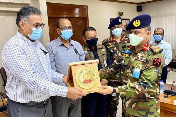 প্রধানমন্ত্রীর কার্যালয়ের বিদায়ী সহকর্মীদের ফুলেল সংবর্ধনা