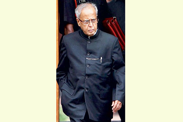 প্রণব মুখার্জীর ফুসফুসের সংক্রমণের চিকিৎসা চলছে
