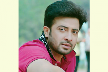 অনুমতি ছাড়া গান ব্যবহার করায় ৬ লাখ টাকা জরিমানা দিলেন শাকিব