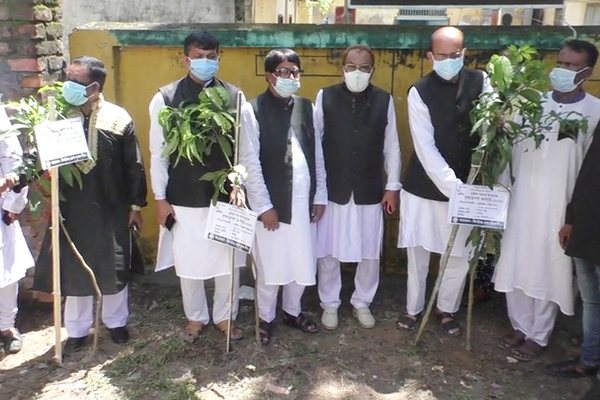 বঙ্গবন্ধুর শাহাদাৎবার্ষিকী উপলক্ষে কৃষক লীগের বৃক্ষরোপণ কর্মসূচি