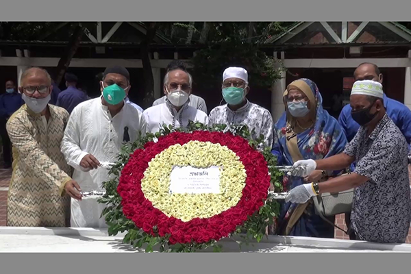 বঙ্গবন্ধুর সমাধিতে প্রেস কাউন্সিল চেয়ারম্যানের শ্রদ্ধা