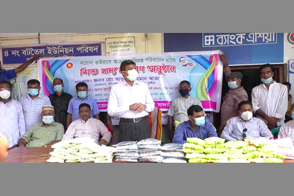 কুষ্টিয়ায় করোনা আক্রান্ত পরিবারের মাঝে শিশু খাদ্য বিতরণ