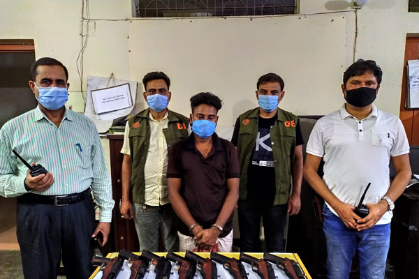 সিরাজগঞ্জে আট পাইপগানসহ অস্ত্র ব্যবসায়ী গ্রেফতার 

