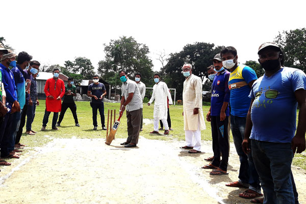 খানসামায় শেখ কামাল ক্রিকেট
টুর্নামেন্টের উদ্বোধন