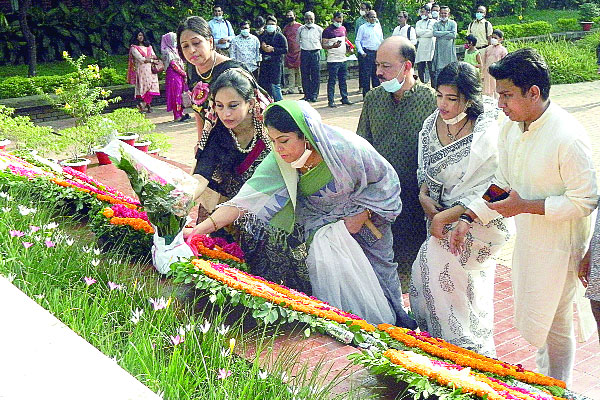 ফুলেল শ্রদ্ধায় জাতীয় কবির মৃত্যুবার্ষিকী
