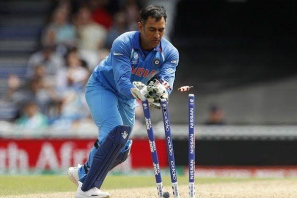 উইকেটের পিছনে ধোনির কৌশলের রহস্য ফাঁস