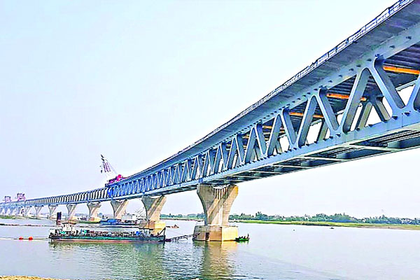 পদ্মাপাড়ে উন্নয়নের উৎসব