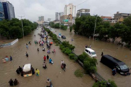 করাচিতে ভয়াবহ বন্যা, ২৩ জনের প্রাণহানি