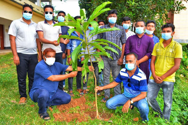 বগুড়ায় স্বেচ্ছাসেবক লীগের উদ্যোগে
বৃক্ষরোপন কর্মসূচি 
