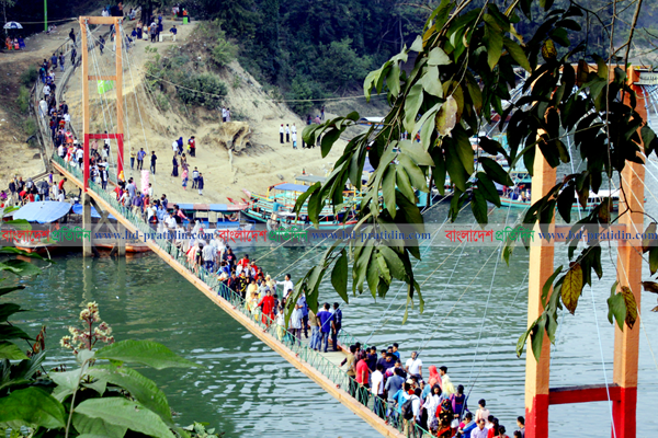 প্রাণ ফিরছে পাহাড়ে, বাড়ছে পর্যটক