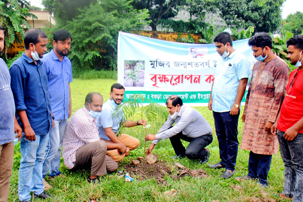 বগুড়ায় মুজিববর্ষ উপলক্ষে বৃক্ষ রোপণ অভিযান 