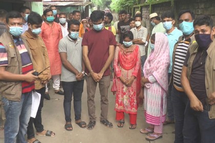 অনুমোদন ছাড়াই ভ্যাকসিন প্রয়োগ, ৫ জনের দণ্ড 