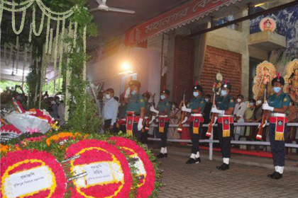 সেক্টর কমান্ডার সি আর দত্তকে গার্ড অব অনার প্রদান 