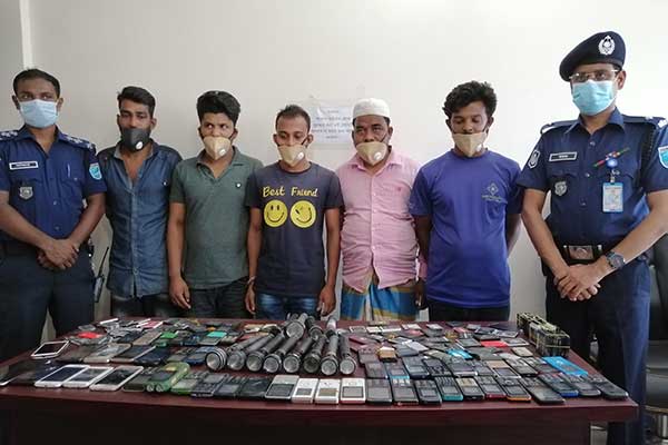 সিদ্ধিরগঞ্জে চোরাই মোবাইল ফোন চক্রের ৫ সদস্য গ্রেফতার