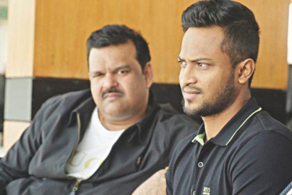 সাকিব থেকে গণমাধ্যমকে দূরে থাকার অনুরোধ আকরাম খানের

