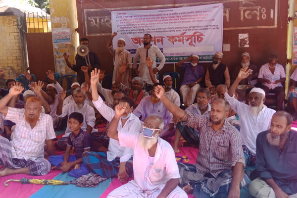 খুলনায় অনশনে জুট মিলের শ্রমিকরা 