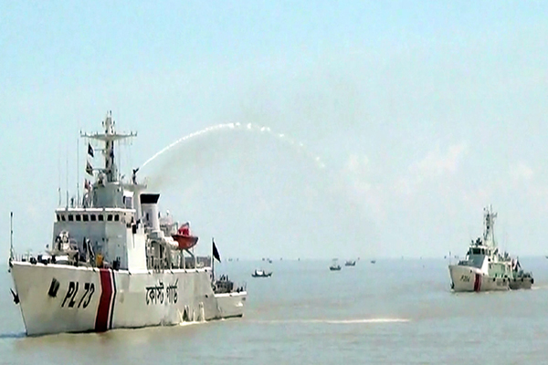 কলাপাড়ায় রাবনাবাদ নদীতে কোস্ট গার্ডের বিশেষ মহড়া