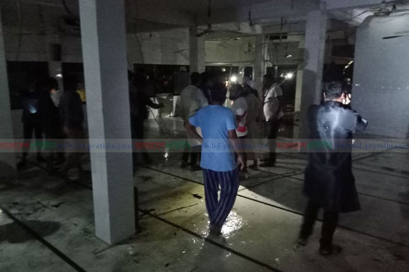 বিস্ফোরণে দগ্ধ ৩৭ মুসল্লিকে বার্ন ইউনিটে ভর্তি, অনেকের অবস্থা আশঙ্কাজনক
