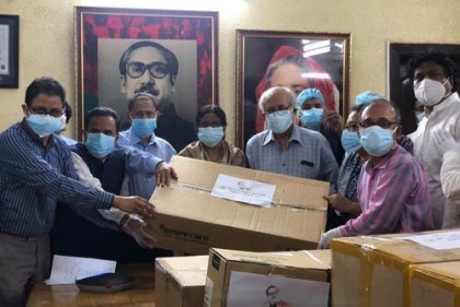 আ.লীগের ত্রাণ ও সমাজকল্যাণ কমিটির উদ্যোগে করোনা প্রতিরোধ সামগ্রী বিতরণ