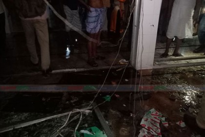 নারায়ণগঞ্জে মসজিদে বিস্ফোরণ: মুয়াজ্জিনসহ ১৬ জনের মৃত্যু