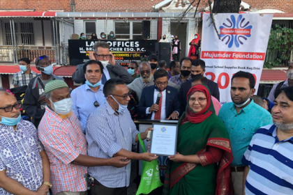 নিউইয়র্কে ‘স্কুল-সামগ্রী’ বিতরণ মজুমদার ফাউন্ডেশনের