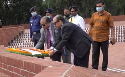 জাতীয় স্মৃতিসৌধে নব নিয়োগপ্রাপ্ত বিচারপতিদের শ্রদ্ধা নিবেদন