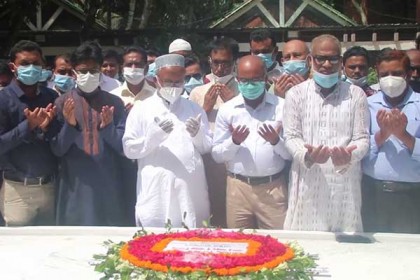 বঙ্গবন্ধুর সমাধিতে বশেমুরবিপ্রবি’র নব-নিযুক্ত ভাইস চ্যান্সেলরের শ্রদ্ধাঞ্জলি
