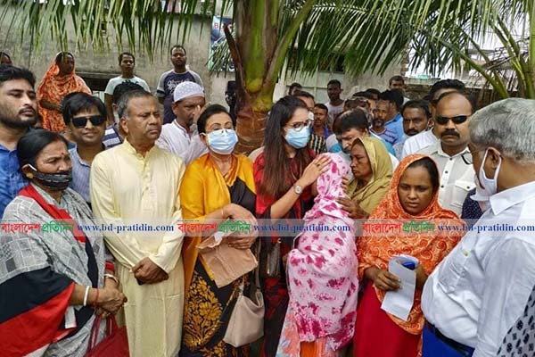 নারায়ণগঞ্জে হতাহতদের পরিবারকে আর্থিক সহযোগিতা প্রদান