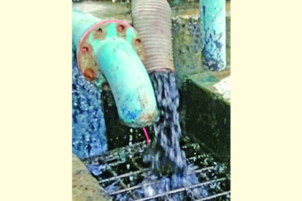 কারখানার বর্জ্যে বেহাল পরিবেশ