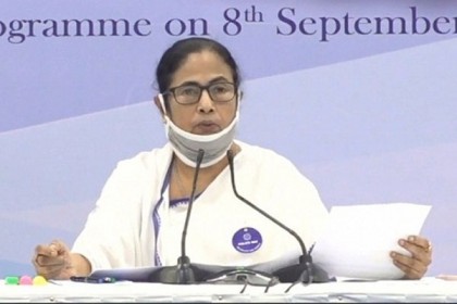 দুর্গাপূজা নিয়ে গুজব ছড়ালে কান ধরে উঠবস করার নির্দেশ মমতার 