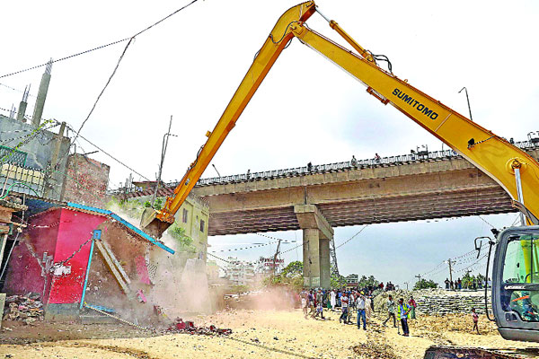 অবৈধ স্থাপনা উচ্ছেদ