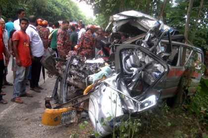 বাস, কাভার্ডভ্যান ও অ্যাম্বুলেন্সের ত্রিমুখী সংঘর্ষ, অ্যাম্বুলেন্সের ৬ যাত্রী নিহত