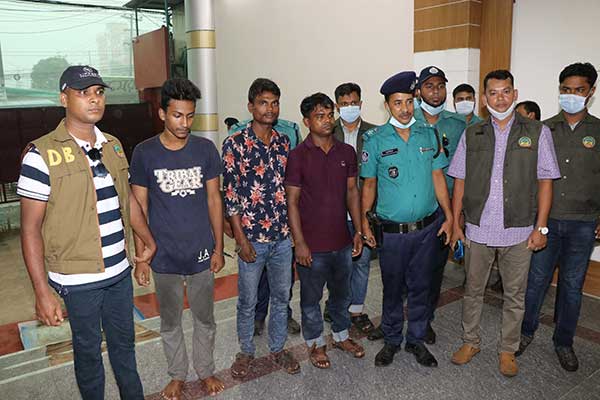 গাজীপুরে ডাকাতির ঘটনায় ৪ ডাকাত গ্রেফতার