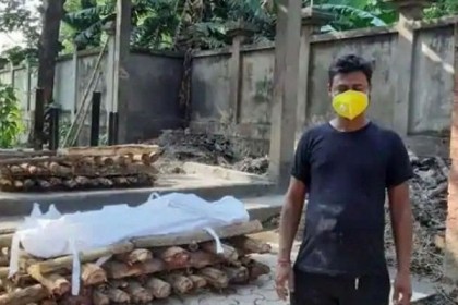 ৪ শতাধিক করোনায় আক্রান্ত মরদেহ সৎকার করে ক্লান্ত রামানন্দ 