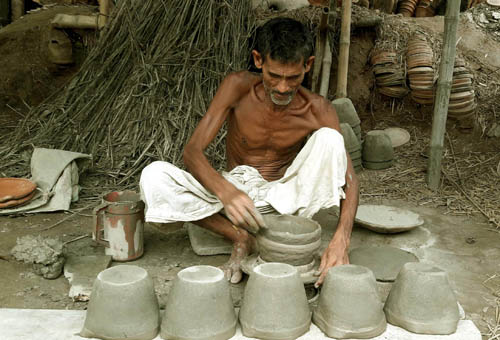 বগুড়ায় বিলুপ্তির পথে মৃৎশিল্প 