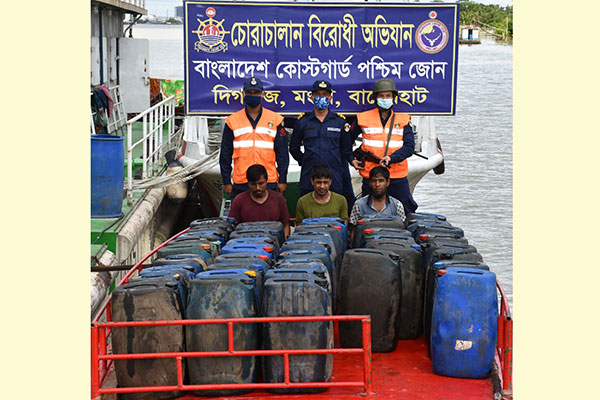 মোংলায় বিপুল পরিমাণ অবৈধ লুবওয়েলসহ আটক ৩