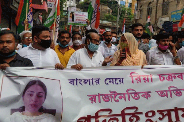 রিয়ার জন্য রাজপথে কংগ্রেস

