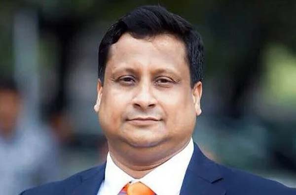 ক্যান্সারে মৃত্যুশয্যায় থাকা স্ত্রীর পাশে বসেই শিক্ষক শুনলেন চাকরি নেই