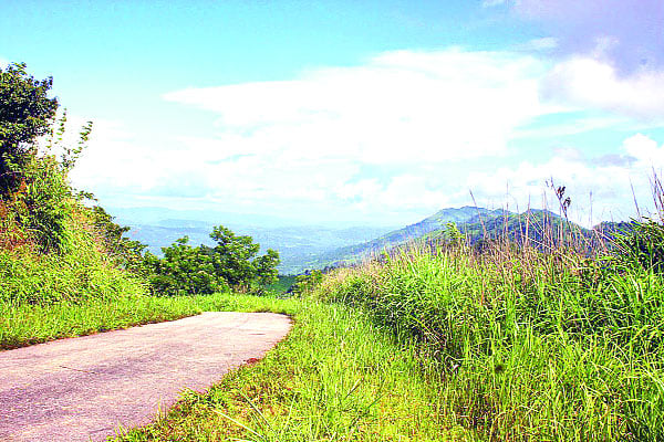 সবুজ প্রকৃতির বাটালি হিল