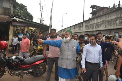 ফুটপাত দখলমুক্ত করতে চসিক প্রশাসকের মাইকিং  