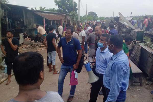 দিনাজপুরে রেলওয়ের জায়গায় অবৈধ স্থাপনা উচ্ছেদ 