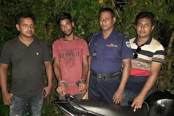 মোংলায় চোরাই মোটরসাইকেলসহ চোর আটক