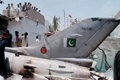আবারও পাকিস্তান এয়ার ফোর্সের বিমান বিধ্বস্ত