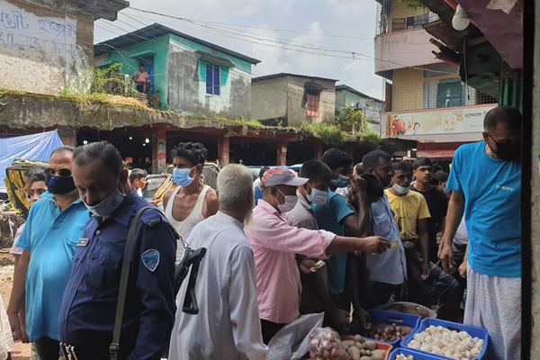 নোয়াখালীতে দ্রব্যমূল্য নিয়ন্ত্রণে অভিযান, ৪০ হাজার টাকা জরিমানা