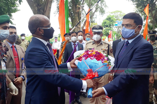 আখাউড়া স্থলবন্দর দিয়ে বাংলাদেশে এসেছেন বিএসএফ মহাপরিচালক

