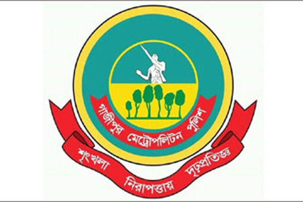 ঢাকা-টাঙ্গাইল মহাসড়কে অবৈধ পার্কিং বন্ধে পুলিশের অভিযান